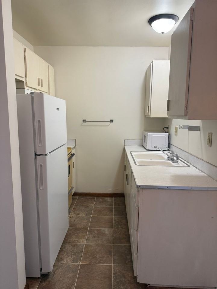 College Park Apartments - Photo 7 of 28