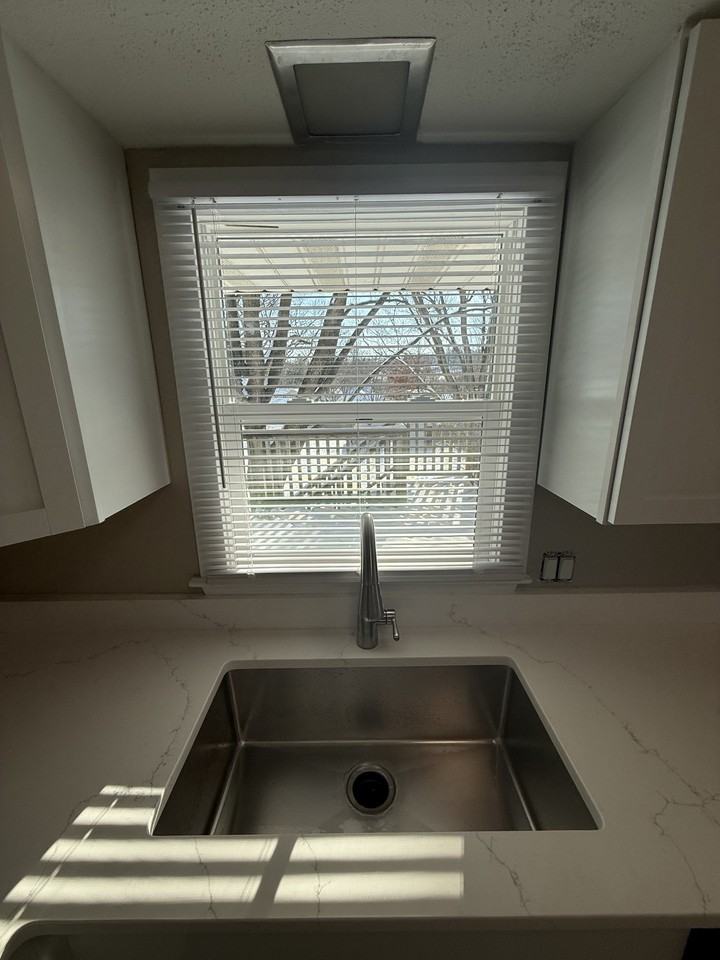 1001 Caroline Ter #1 - Photo 6 of 23