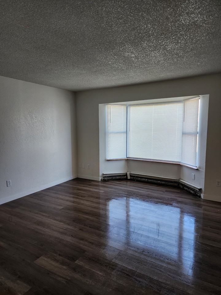 3247 1/2 White Ave #4 - Photo 3 of 10