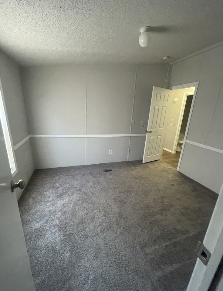 916 North Martin Luther King Jr Boulevard #4 - Photo 5 of 12