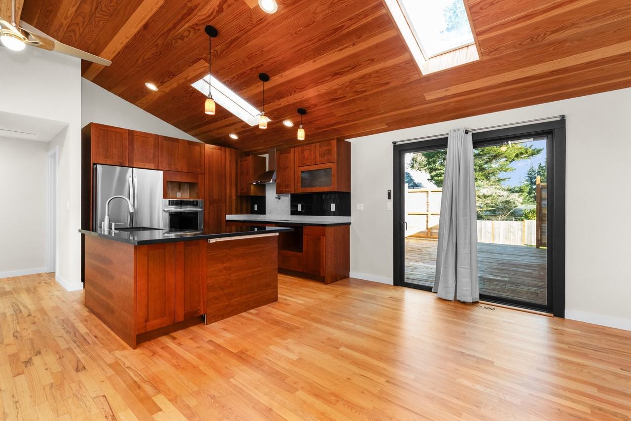 7910 133rd Avenue Northeast #1 - Photo 4 of 20