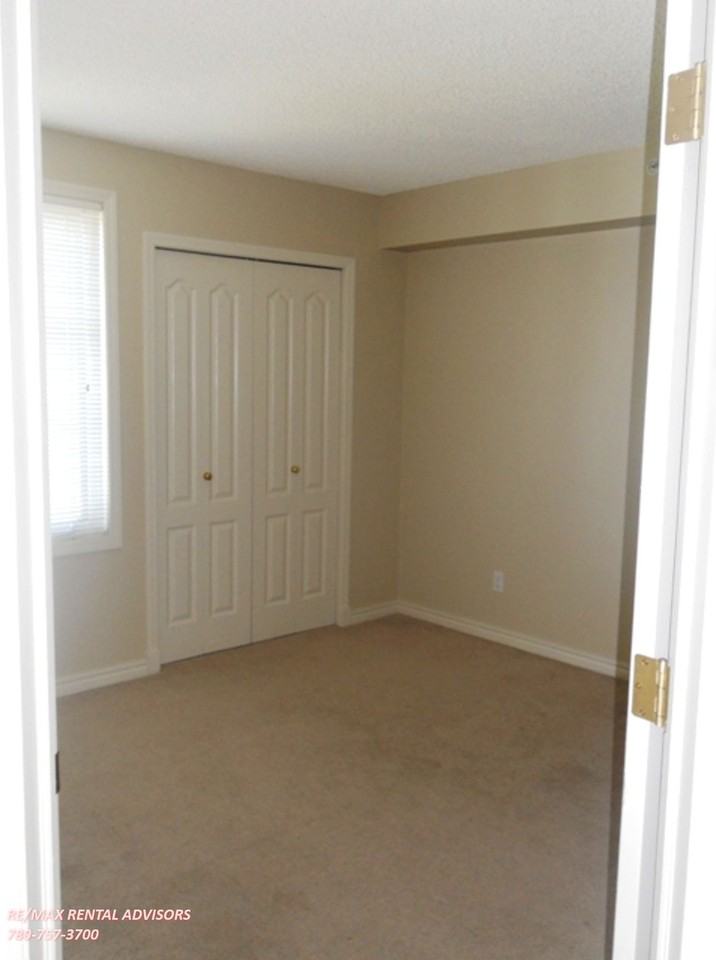 10909 103 Avenue NW - Photo 6 of 7