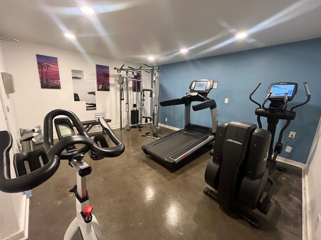 2039 North Las Palmas Ave - Photo 4 of 23