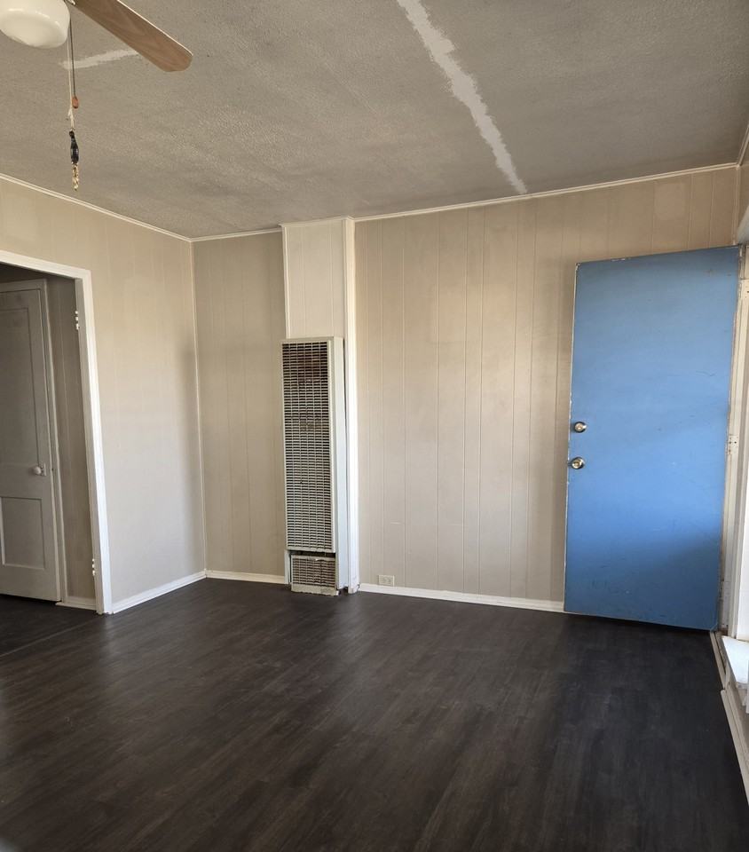 1106 E Broadway St #B - Photo 3 of 12