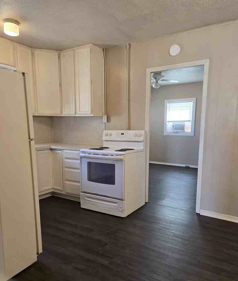 1106 E Broadway St #B - Photo 4 of 12