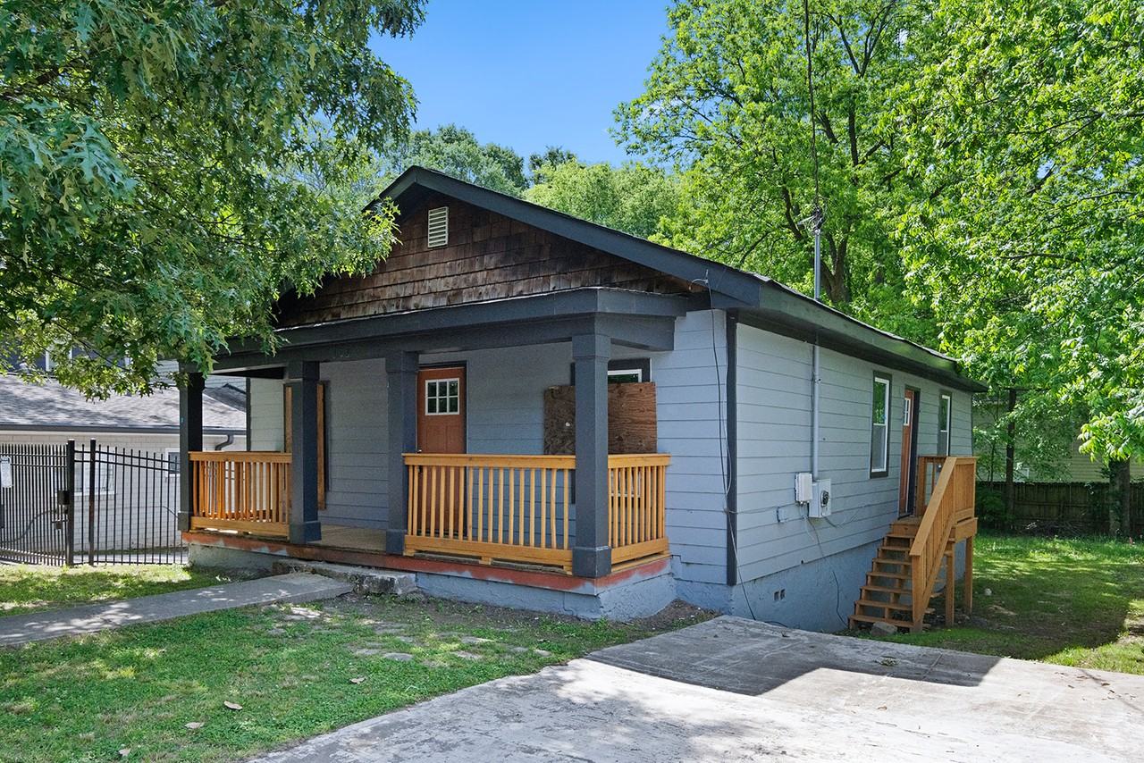 712 North Avenue Northwest #B - Photo 2 of 5