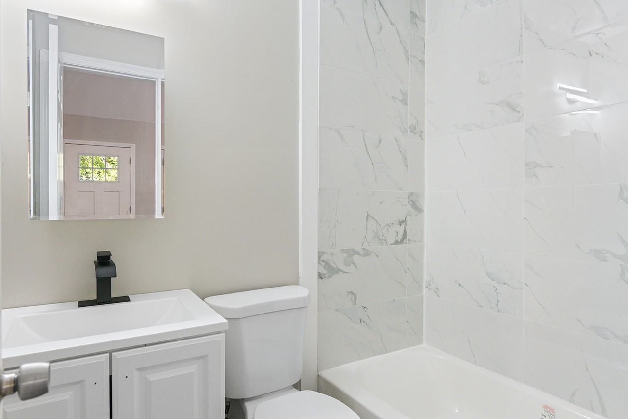 712 North Avenue Northwest #B - Photo 4 of 5