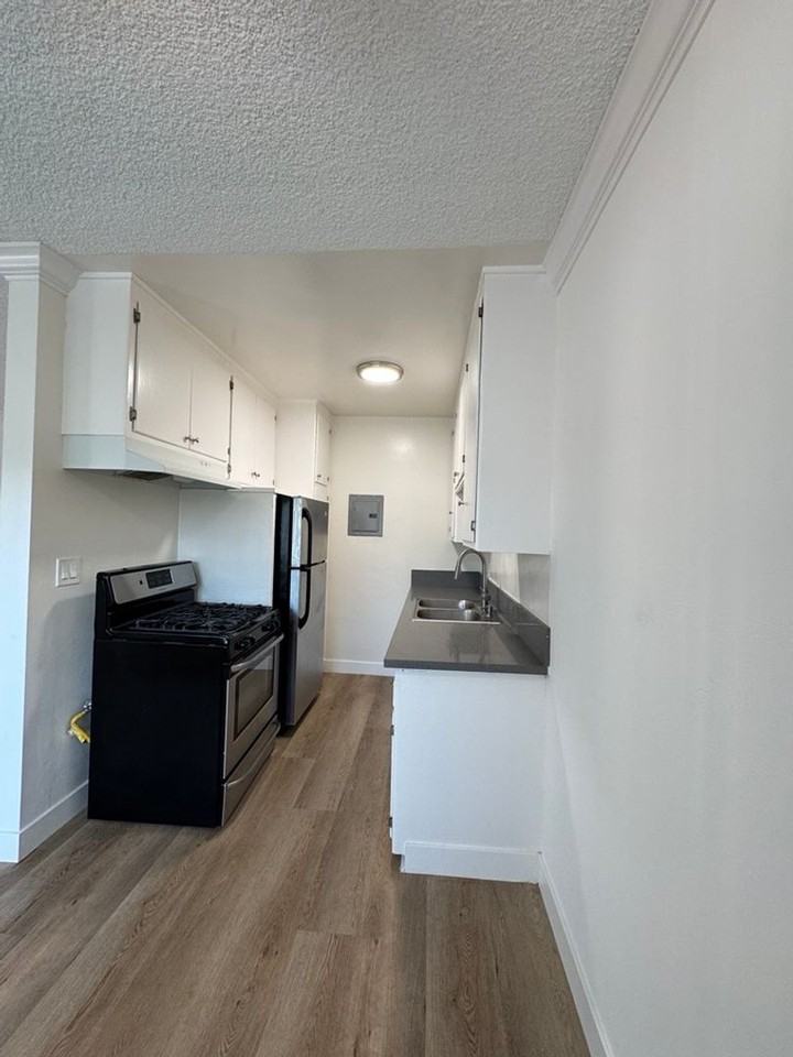 360 W Chevy Chase Dr. - Photo 3 of 11