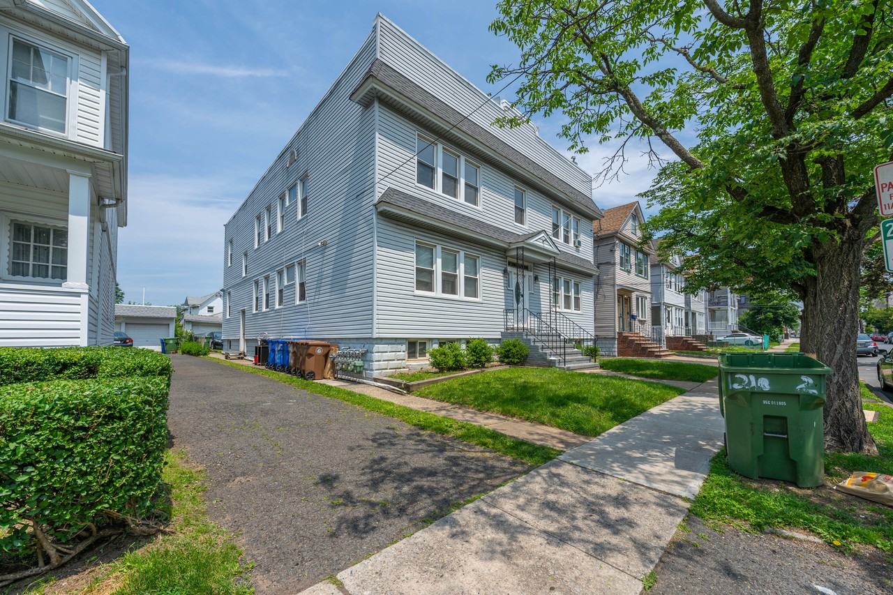 210 W Price St Apt 1l #1L - Photo 2 of 21