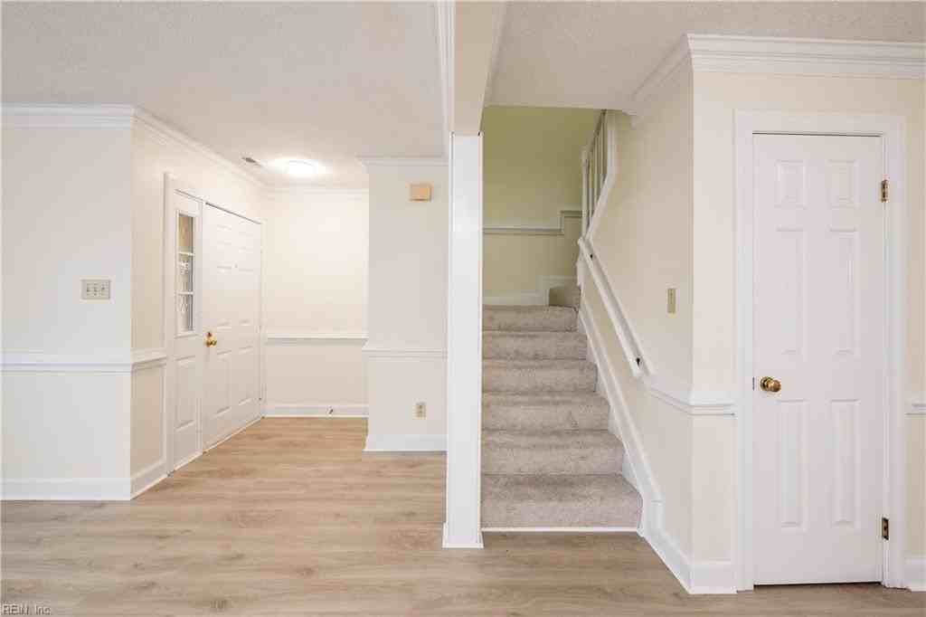 670 Lord Dunmore Drive #1 - Photo 3 of 23