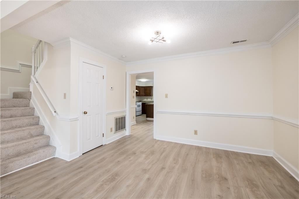 670 Lord Dunmore Drive #1 - Photo 6 of 23