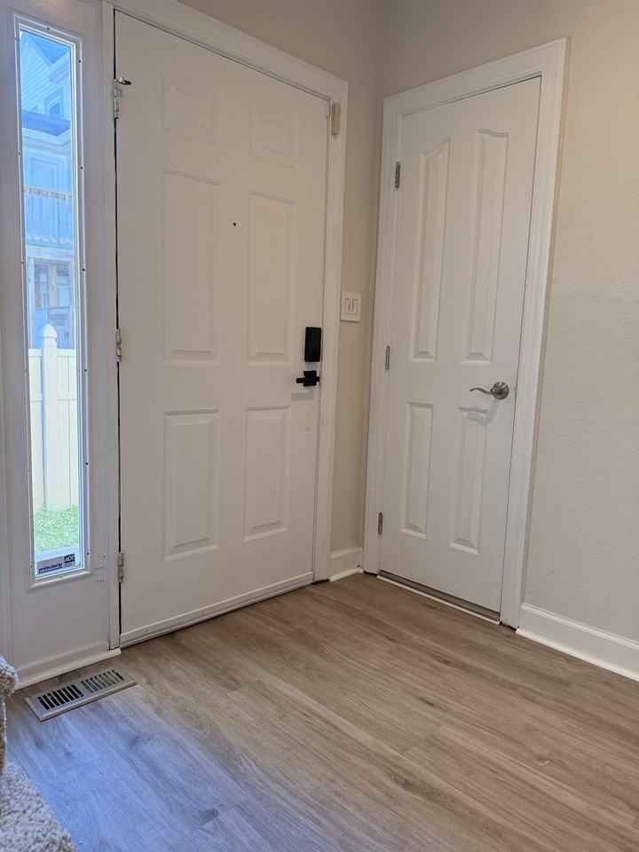 407 16th Street #1 - Photo 4 of 30