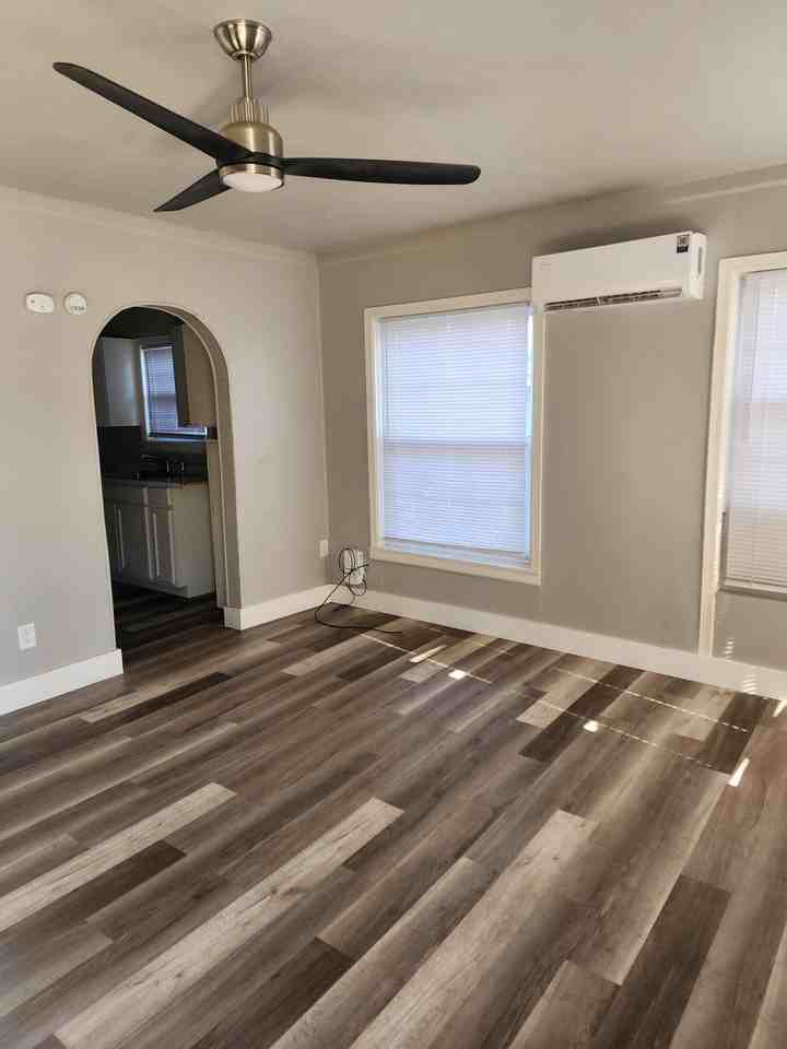 2404 East Randolph Avenue #1 - Photo 3 of 7