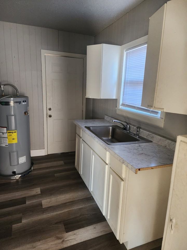 2404 East Randolph Avenue #1 - Photo 6 of 7