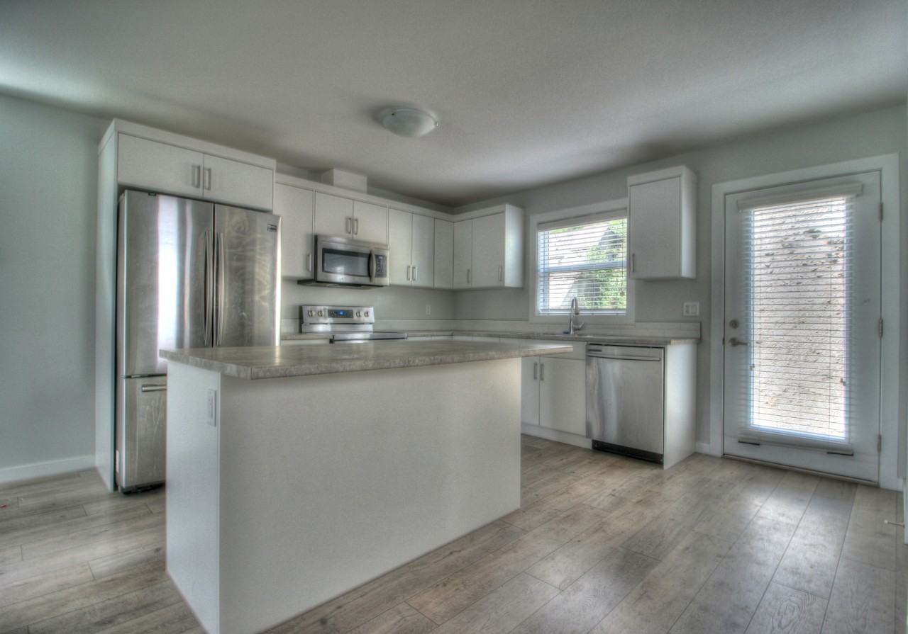 5017 27 Avenue - Photo 4 of 10