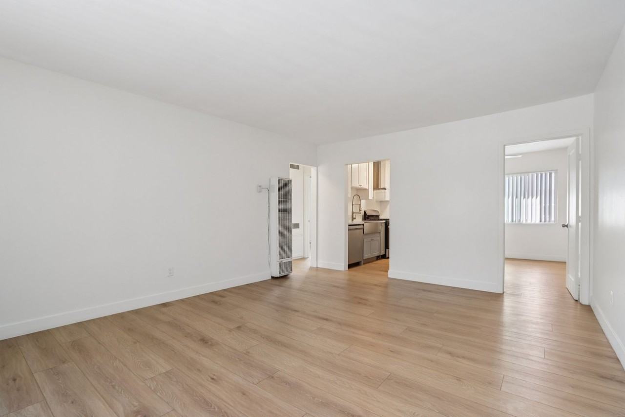 Esmeralda - Photo 6 of 23