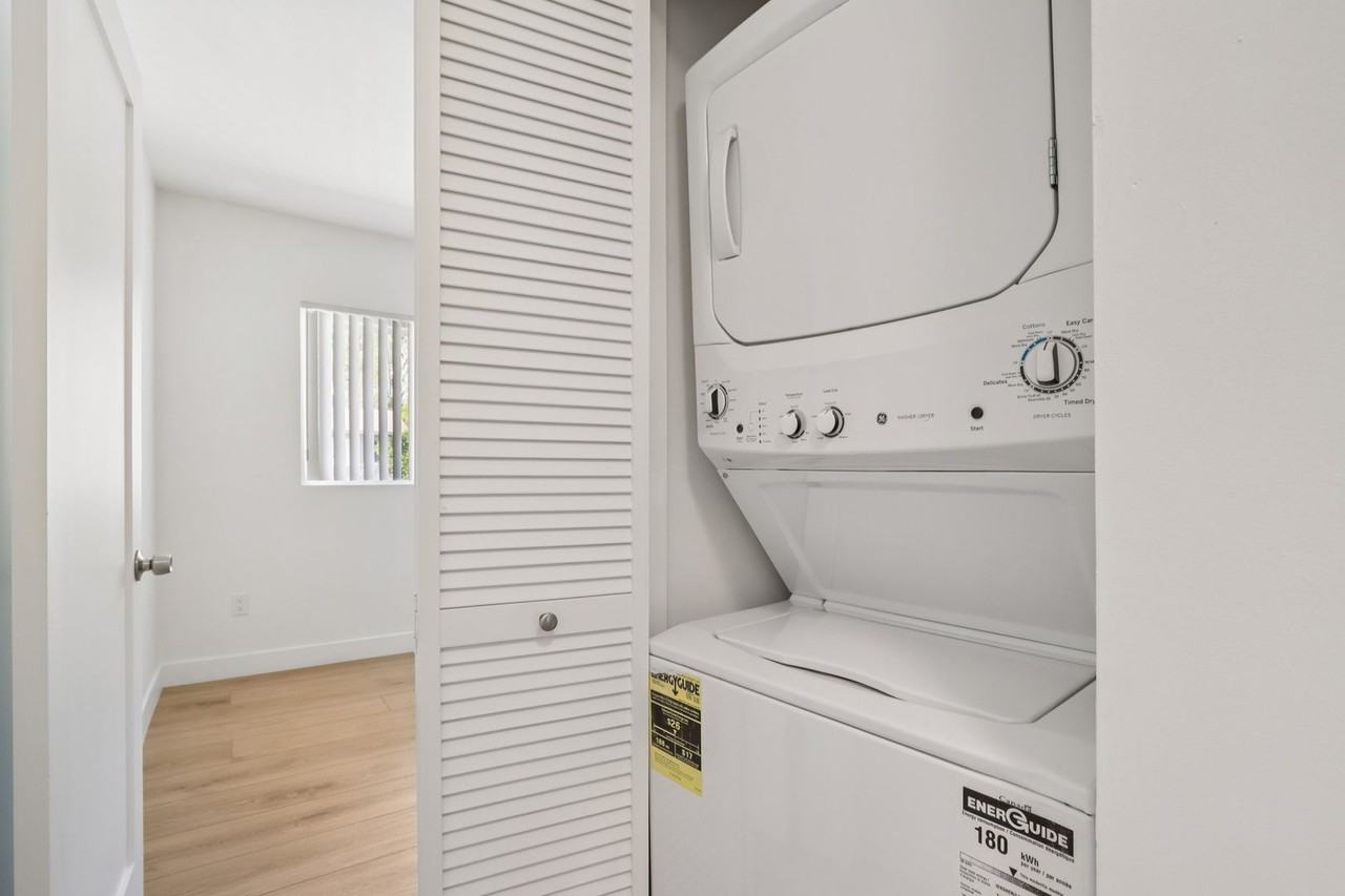 Esmeralda - Photo 7 of 23