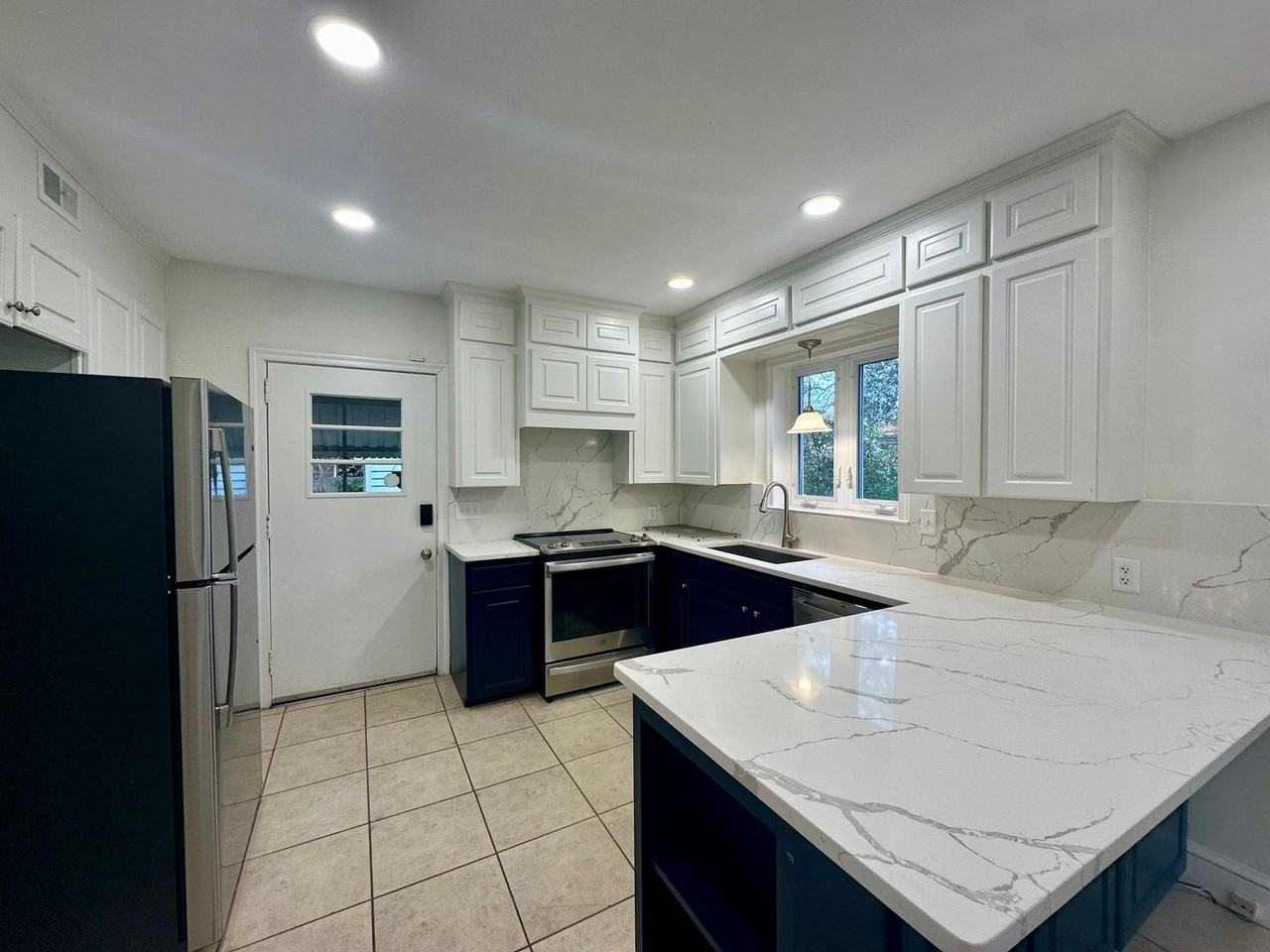 719 Baldwin Dr - Photo 4 of 17