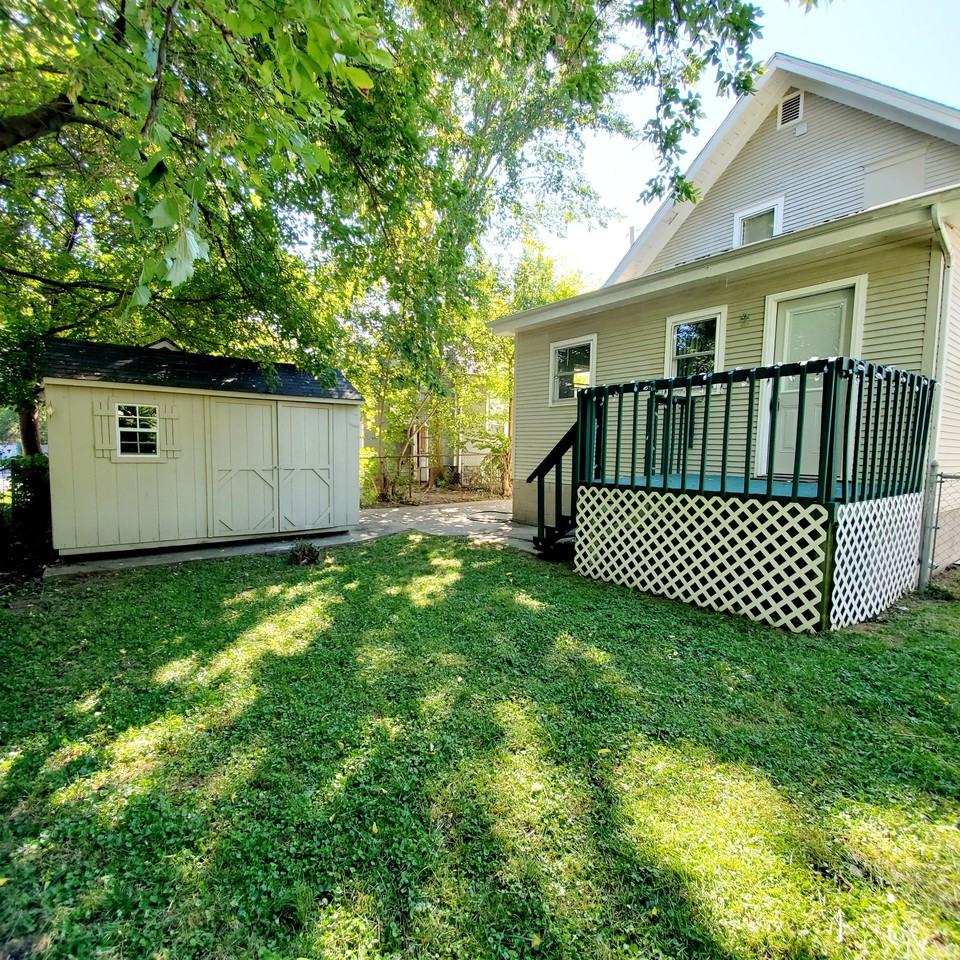 327 Leslie Street #1 - Photo 3 of 20