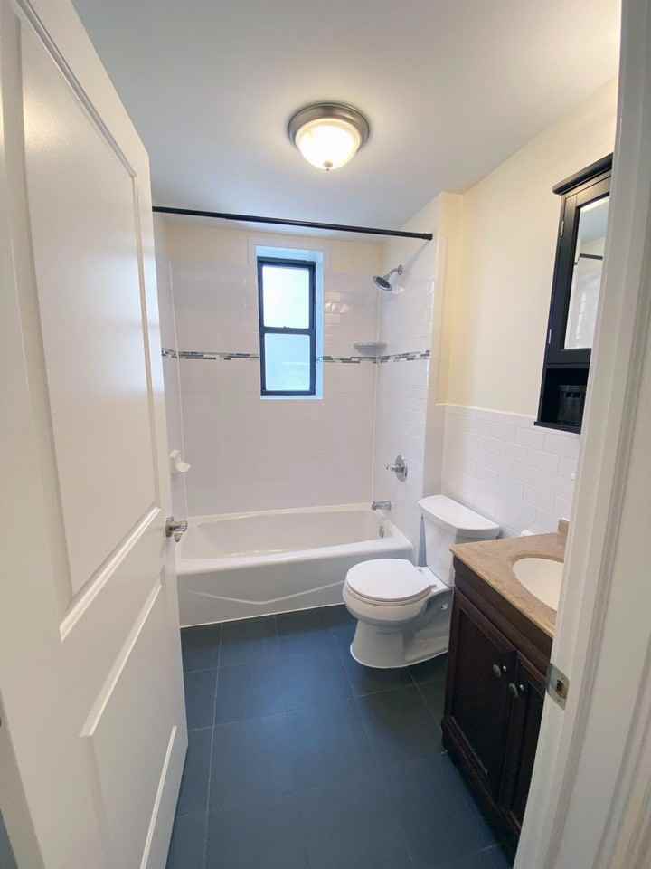 Ponciana Apartments: Contemporary Comfort and Affordable Luxury in North Bergen! - Photo 4 of 9