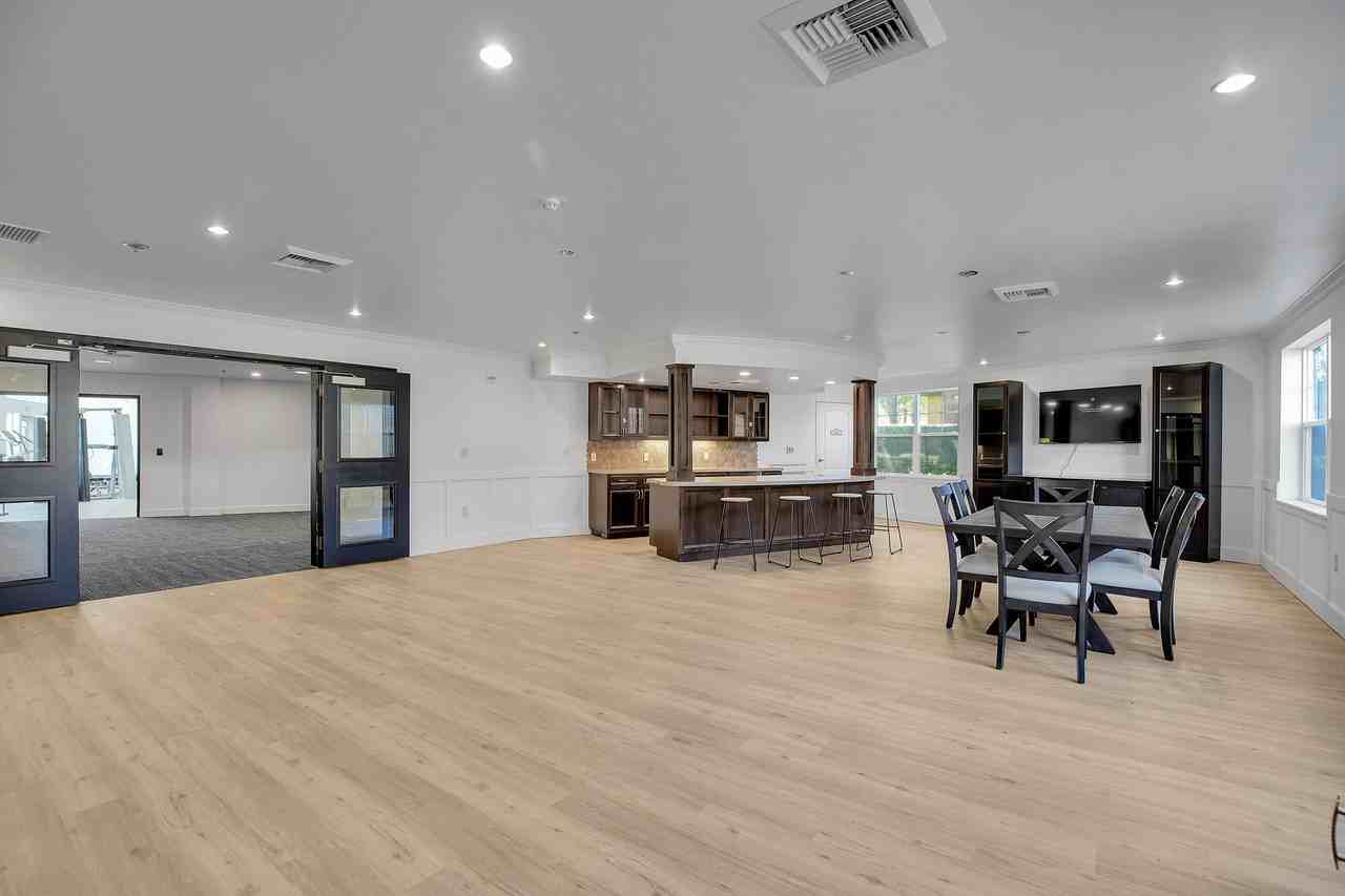 Eastwood Apartments - Photo 5 of 50