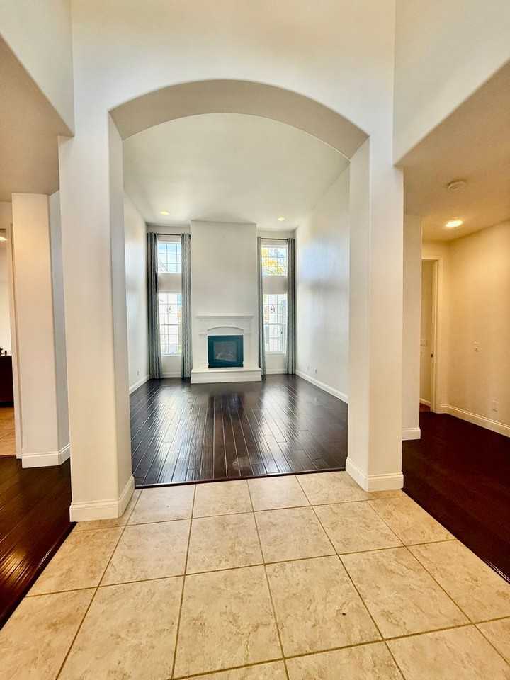 936 Salida Del Sol Dr - Photo 3 of 44