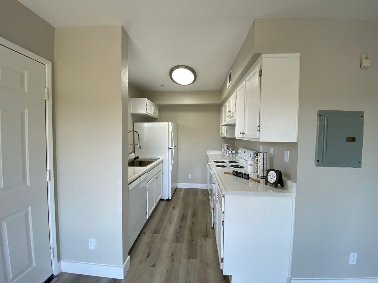 Sunny Creek Apts. - Photo 4 of 50