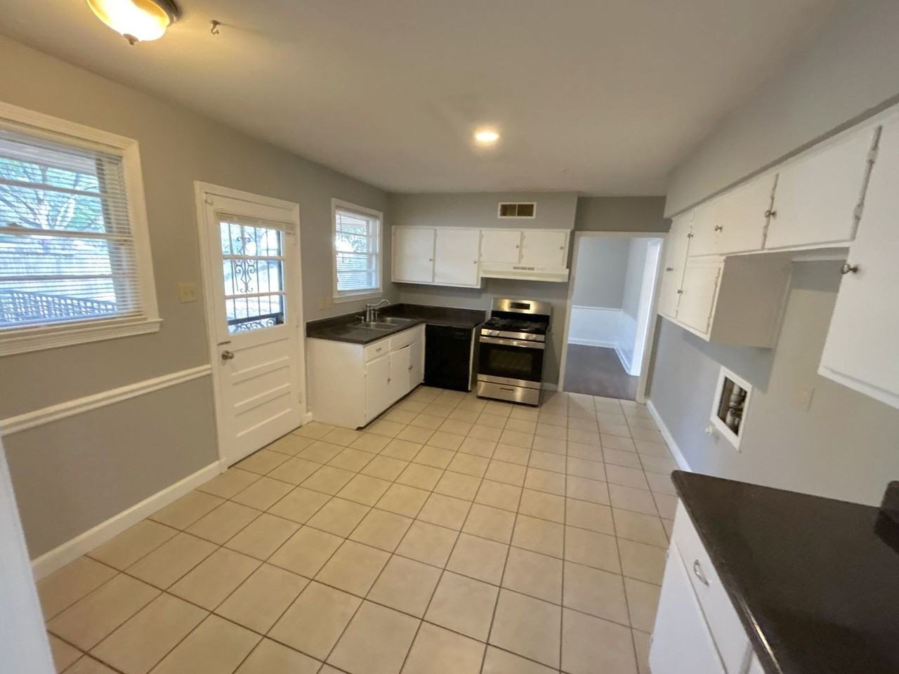 4322 Rhodes Ave - Photo 2 of 12