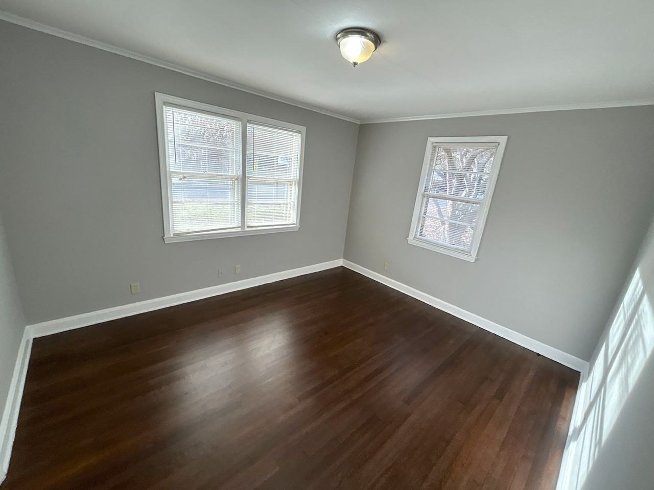 4322 Rhodes Ave - Photo 4 of 12