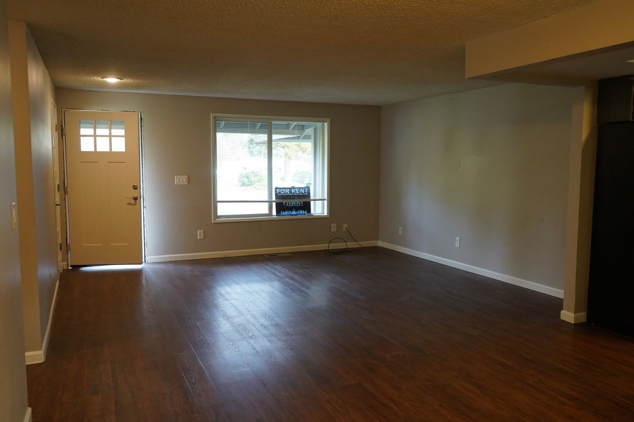 10111 Northeast Tanglewood Drive - Photo 3 of 29