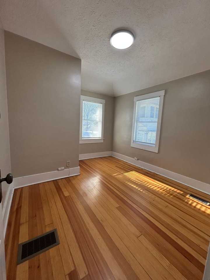 307 N 41st Ave - Photo 4 of 15