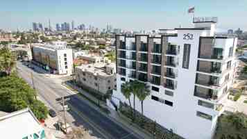 featured image of 252 N Hoover St