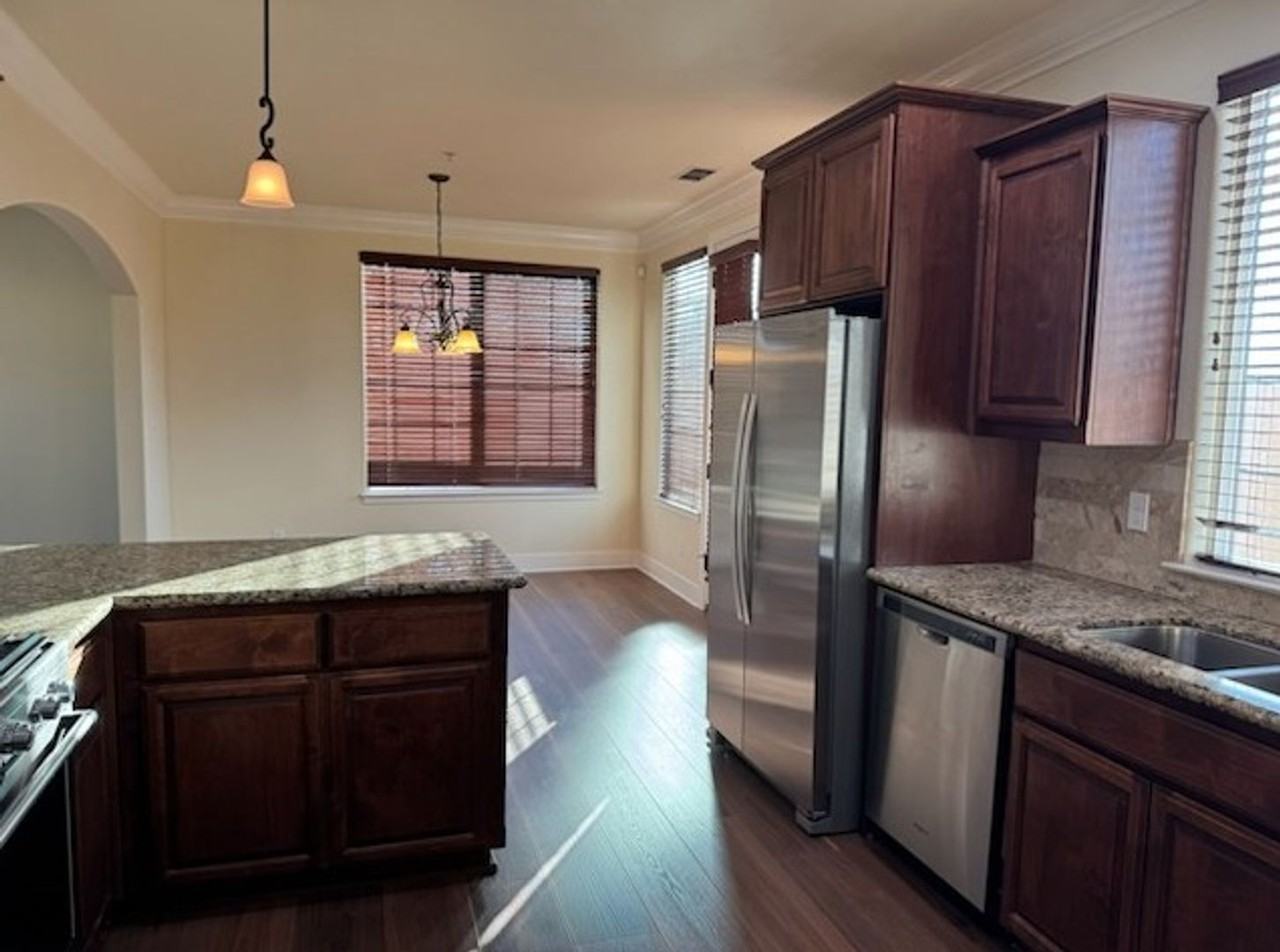 5569 Diamond Ridge Dr - Photo 7 of 42