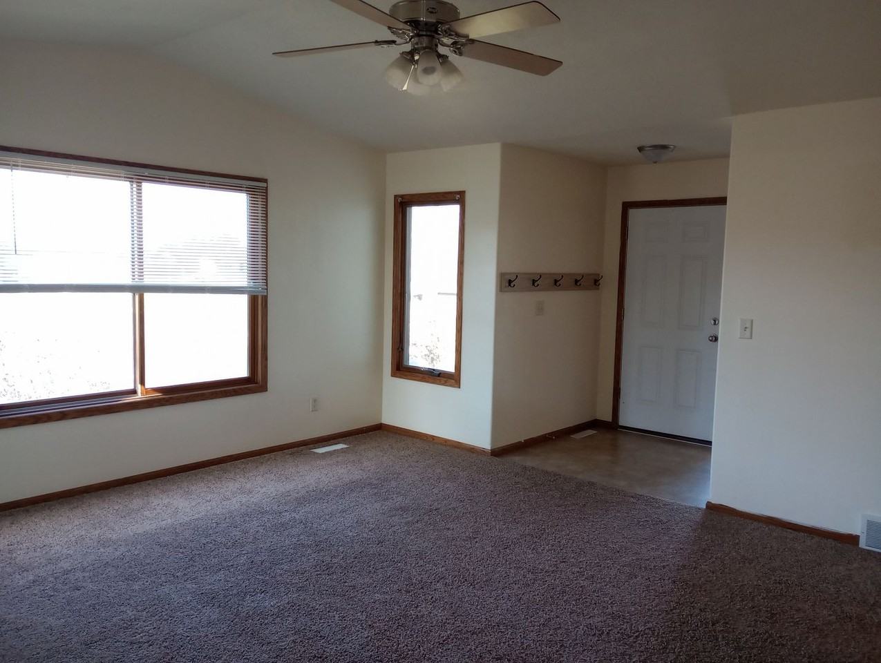 425 East Brian Street - Photo 7 of 22