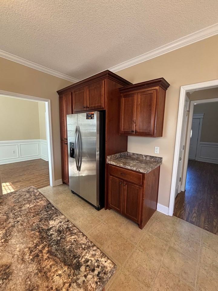 1071 Marne Boulevard - Photo 7 of 25