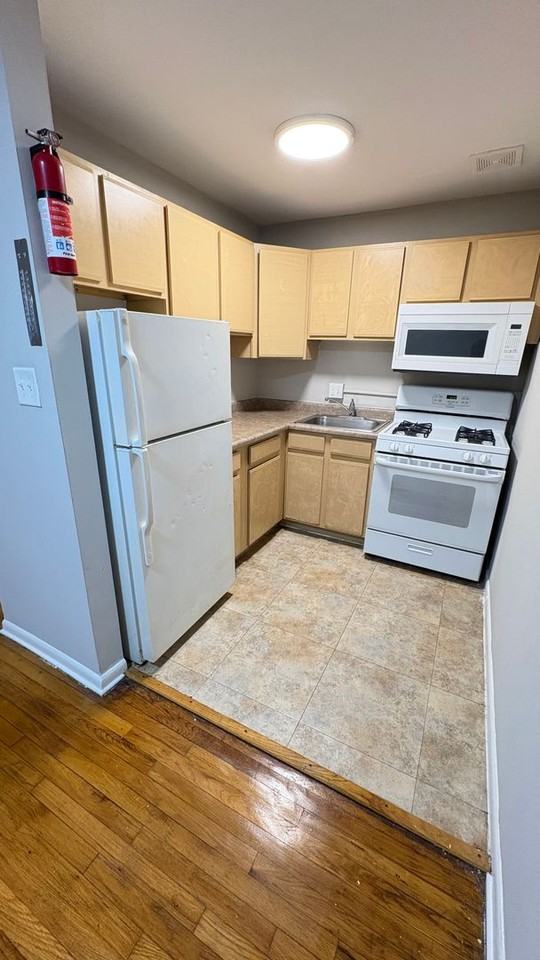 Marquette Apartments West - Photo 3 of 28