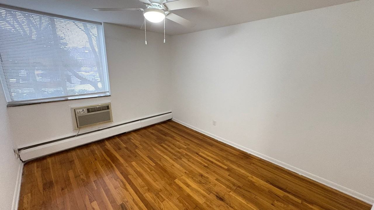 Marquette Apartments West - Photo 4 of 28