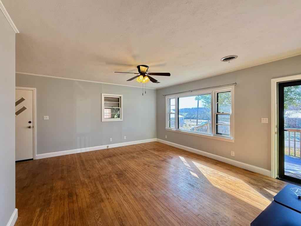 800 Mcabee Drive - Photo 4 of 21