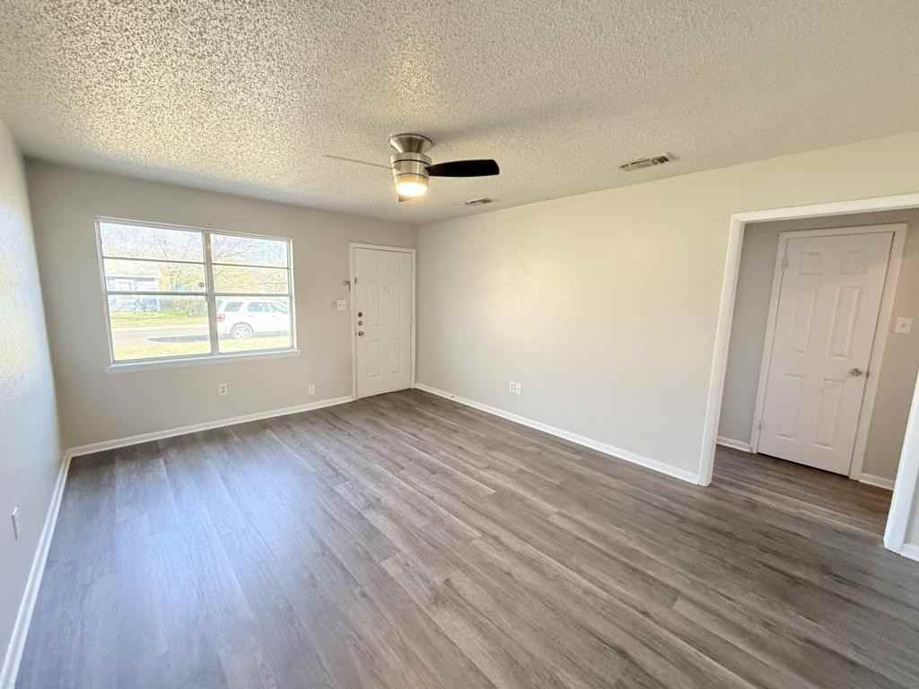 505 W Avenue A - Photo 3 of 18