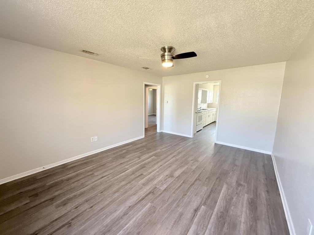 505 W Avenue A - Photo 4 of 18