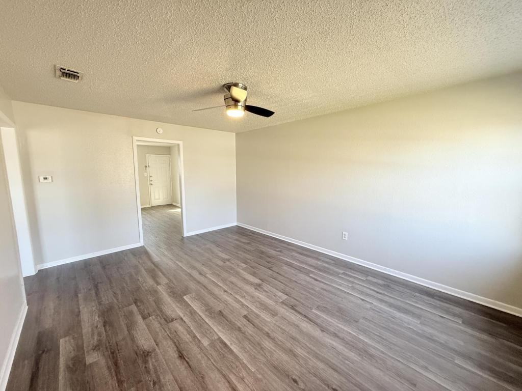 505 W Avenue A - Photo 5 of 18