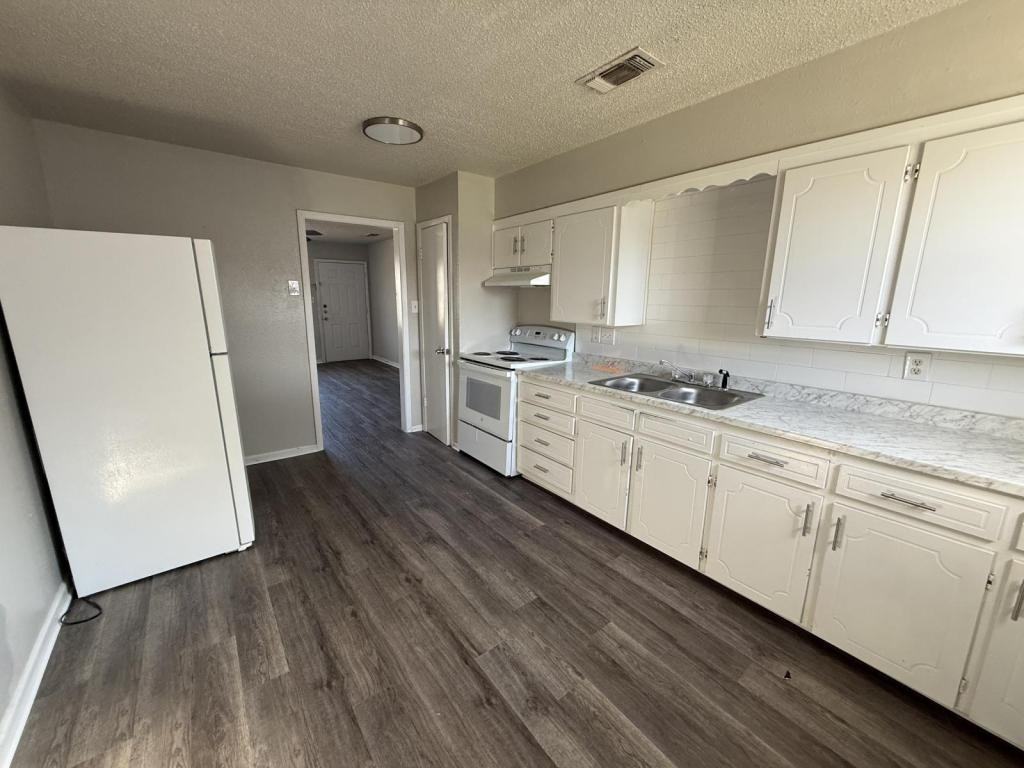 505 W Avenue A - Photo 6 of 18