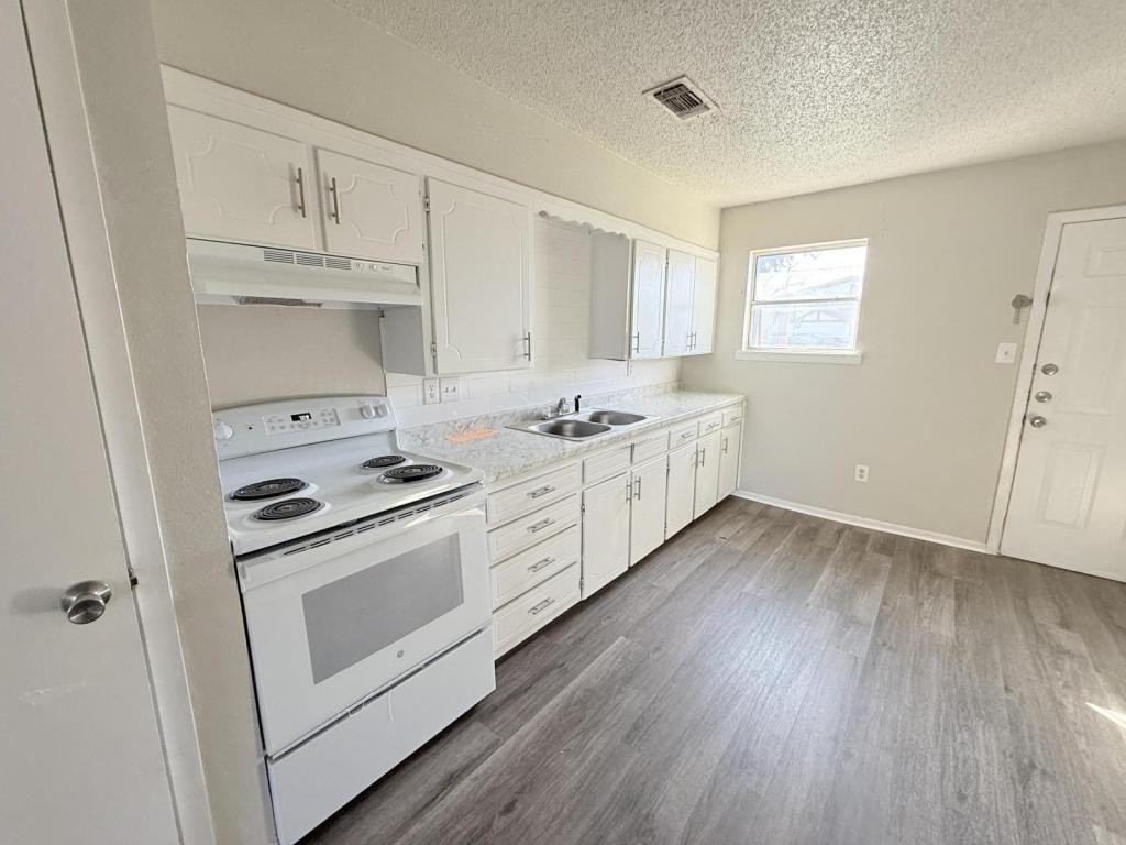 505 W Avenue A - Photo 7 of 18