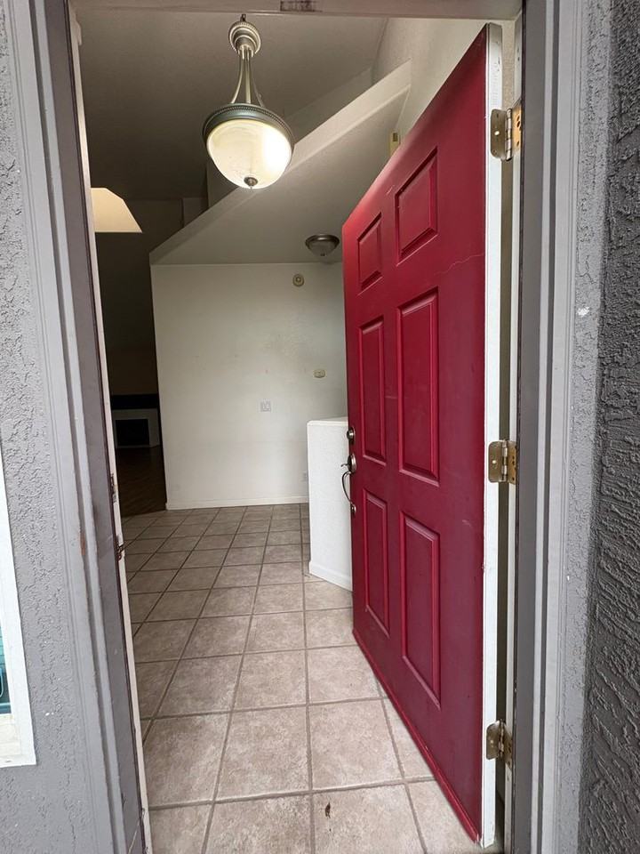 1103 Portola Valley Rd - Photo 4 of 50