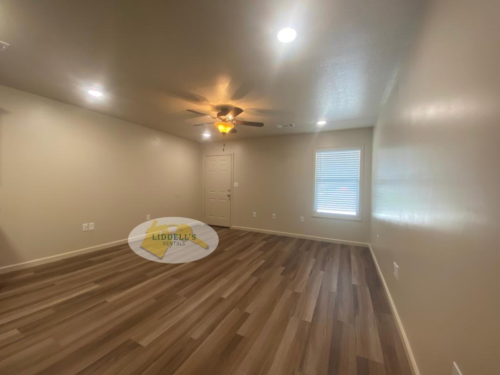 308 West Locust Street - Photo 4 of 20