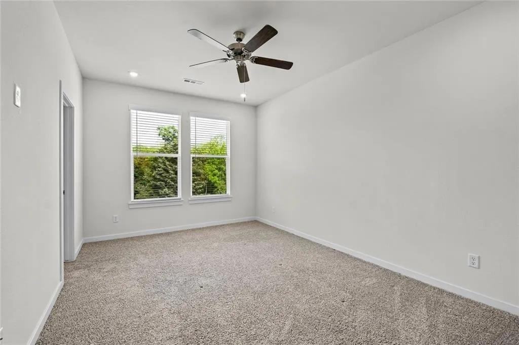 283 South Neon Avenue - Photo 5 of 24