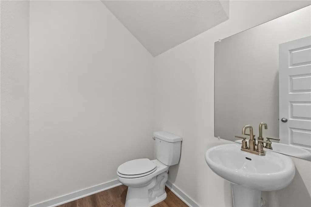 283 South Neon Avenue - Photo 6 of 24