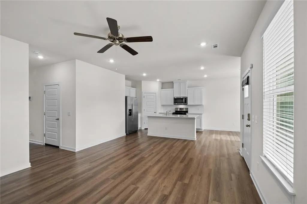 283 South Neon Avenue - Photo 7 of 24