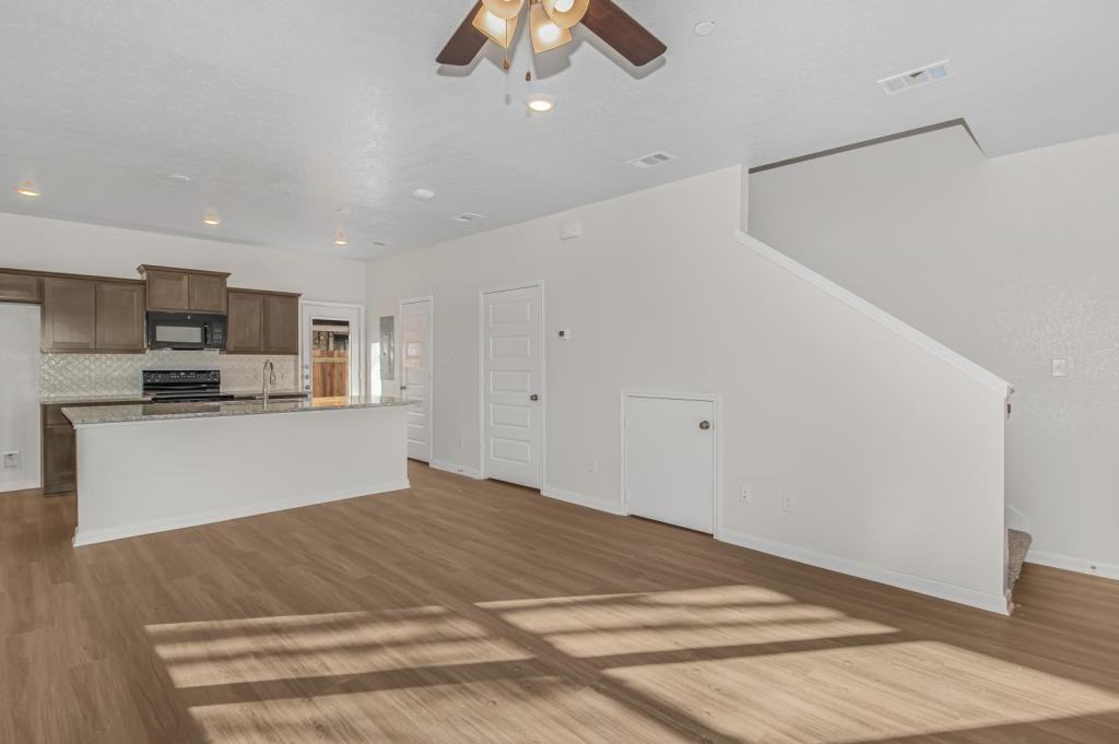 601 W 24th St #122 - Photo 3 of 20