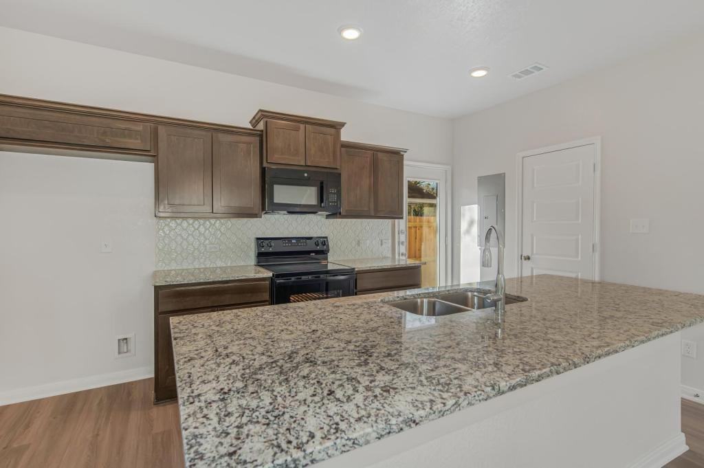 601 W 24th St #122 - Photo 5 of 20